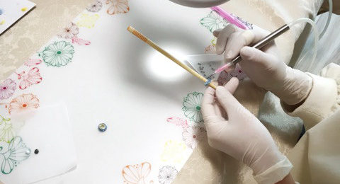 グルーデコロンデルを制作している様子