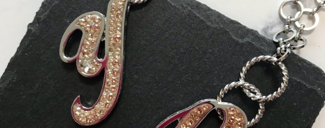 生徒様が作ったグルーデコイニシャルチャーム