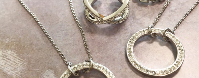 グルーデコの指輪とネックレス